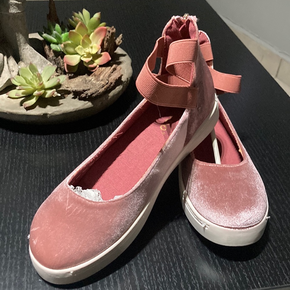 Bamboo pink ballerina tennis shoes!!